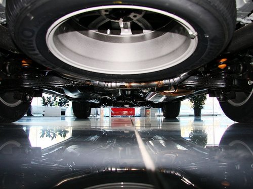 北京现代  2.4L AT 后底部特写