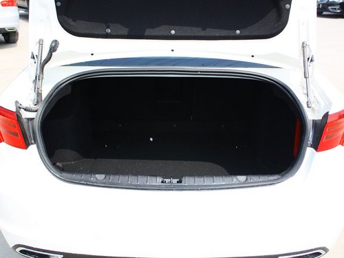 北京汽车 绅宝D系 2.3T 后备箱局部特写