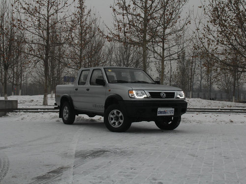 郑州日产（东风风度）  2.5T 手动 车辆右侧45度角