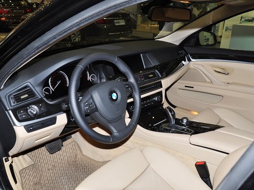 宝马(进口) 535i 3.0T AT 中控台右侧
