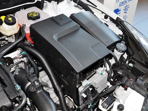 别克  1.6T 自动 蓄电池特写
