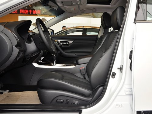 东风日产 天籁 2.0L CVT 驾驶席座椅正视图