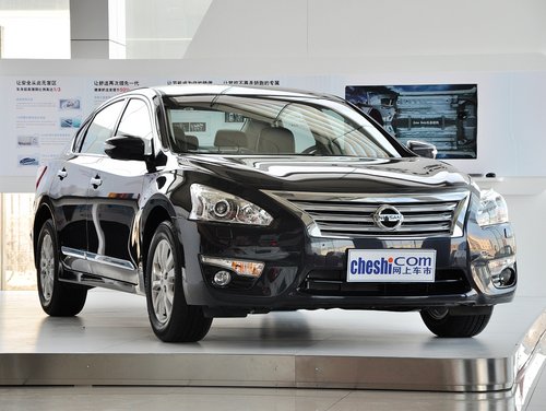 东风日产  天籁 2.5XL NAVI-Tech 车辆右侧45度角