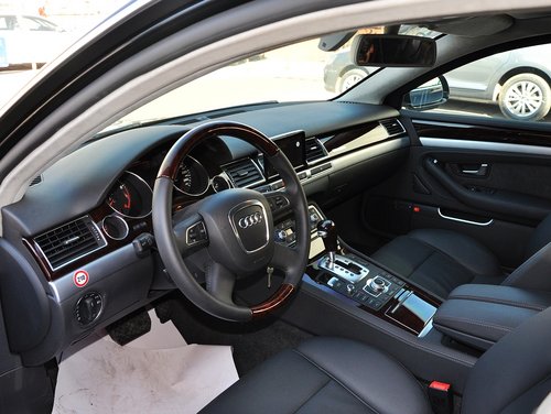 奥迪(进口)  奥迪 A8L W12 中控台左侧