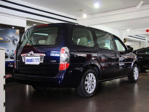 别克  2.4L 车辆右侧尾部视角