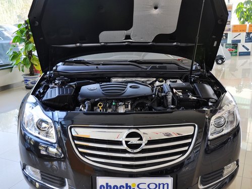 欧宝  2.0T 自动 发动机局部特写