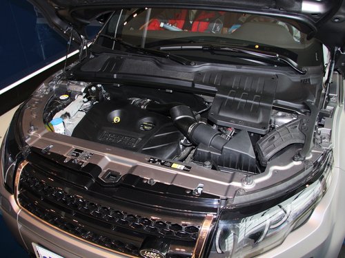 路虎  揽胜极光 2.0T AT 发动机局部特写