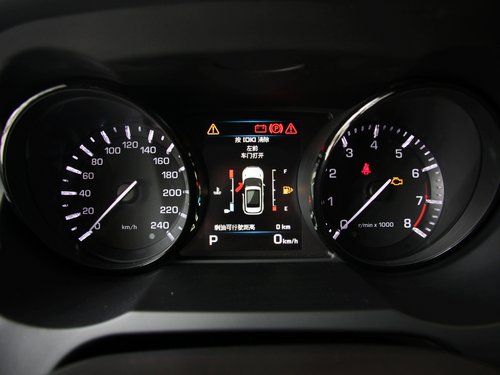 路虎  揽胜极光 2.0T AT 方向盘后方仪表盘