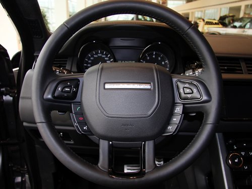 路虎  揽胜极光 2.0T AT 方向盘整体