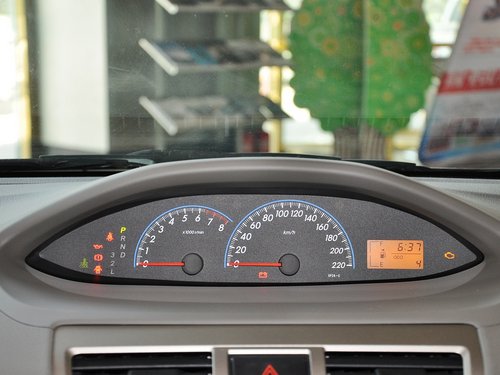 一汽丰田  1.6GL-i 自动 方向盘后方仪表盘