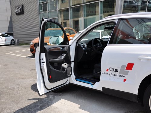一汽奥迪 奥迪Q5 40 TFSI quattro 左前车门45度视角