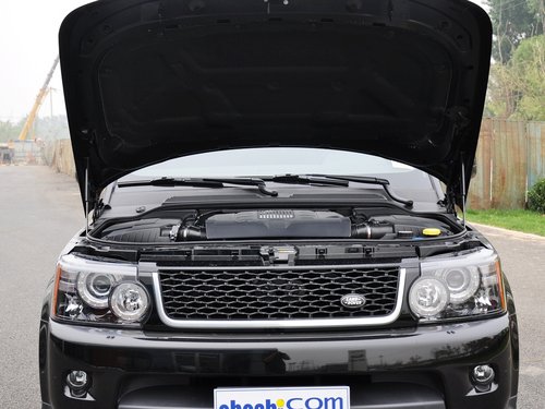路虎  5.0 V8 NA 发动机局部特写