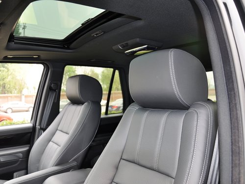 路虎  5.0 V8 NA 驾驶席座椅头枕特写