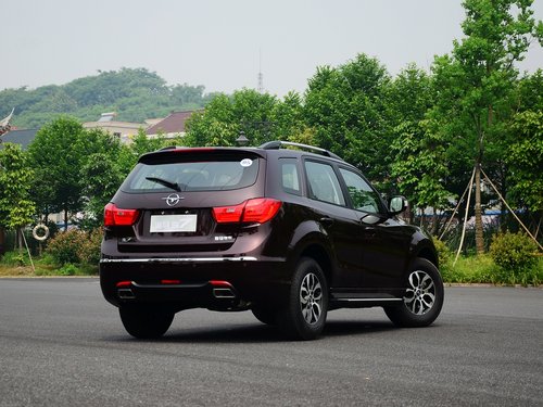 海马汽车 2.0L 手动 车辆右侧尾部视角