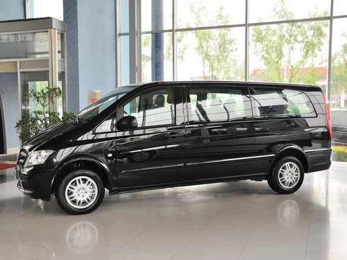 福建奔驰  3.0L 自动 车辆左正侧视角