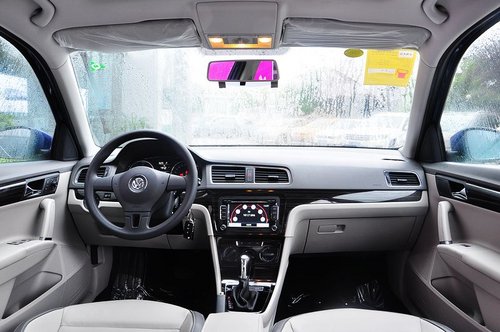 上海大众  1.6L 自动 中控台整体