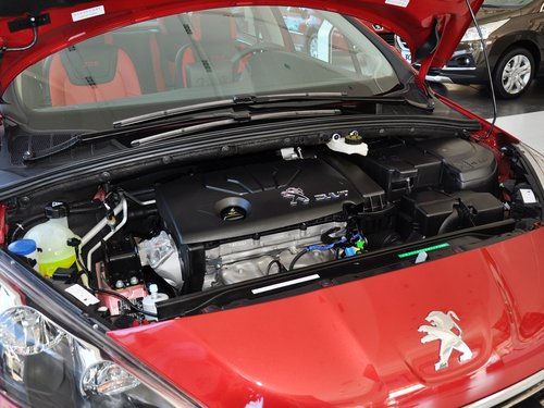 东风标致  1.6L 自动 发动机主体特写