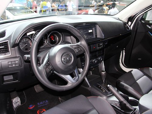 内饰方面: 长安马自达cx-5整体内饰布局同样与进口版车型高清图片