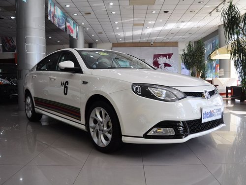 MG  掀背 1.8T TST 车辆右侧45度角