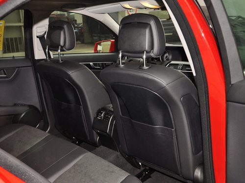 北京奔驰  C260 1.8T AT 第一排座椅靠背后方