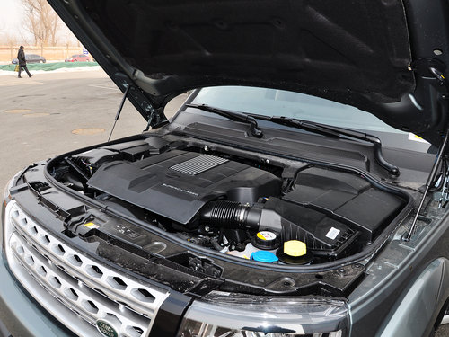 路虎  3.0 V6 SC 发动机主体特写