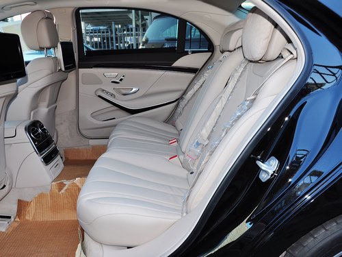 奔驰(进口)  S400L 第二排座椅正视图