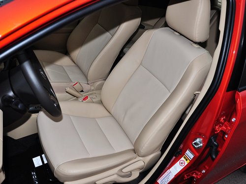 一汽丰田  1.5L 自动 驾驶席座椅前45度视图