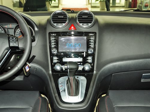 哈弗汽车  升级版 2.4L 自动 中控仪表台总特写