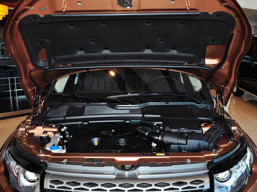 路虎  2.0T 发动机局部特写