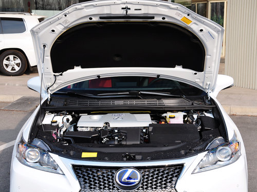 雷克萨斯  200h 1.8L CVT 发动机局部特写