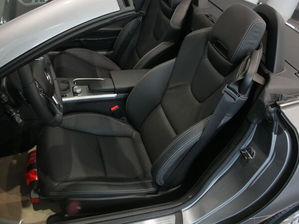 奔驰(进口)  SLK200 1.8T 驾驶席座椅前45度视图