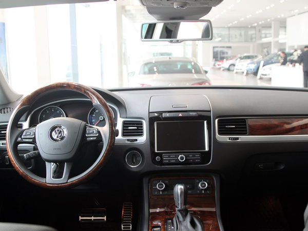 大众(进口)  V6 TSI 中控台整体