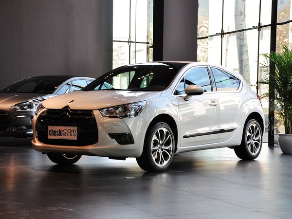 DS 雪铁龙（进口）  1.6T 自动 车辆左前45度视角