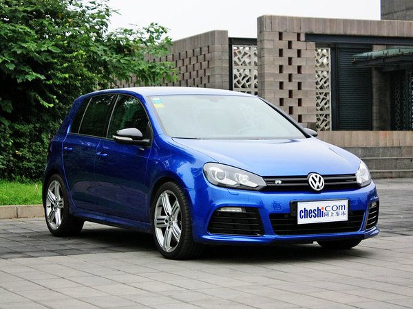 大众(进口) R 2.0TSI 车辆右侧45度角