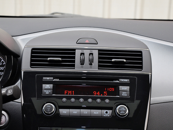 东风日产  1.6T M-CVT 中控仪表台上方