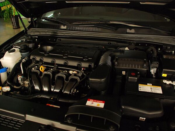 起亚(进口) 2.4L 自动 发动机主体特写