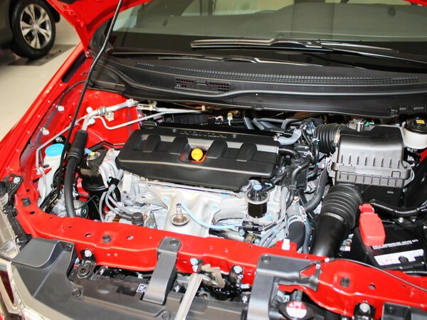 东风本田  1.8L 自动 发动机主体特写