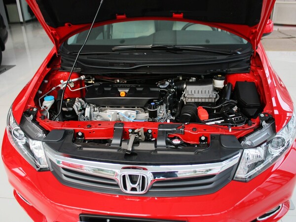 东风本田  1.8L 自动 发动机局部特写