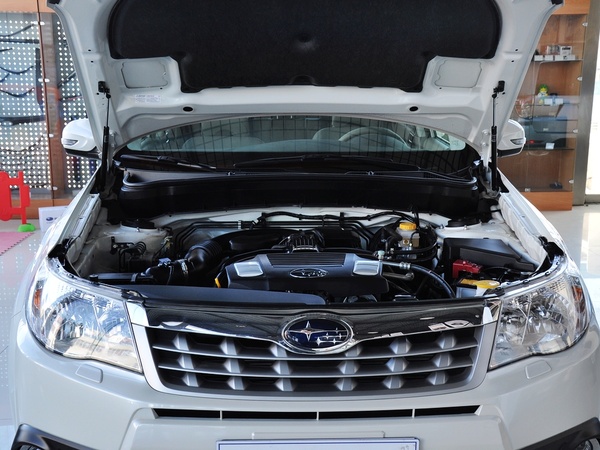 斯巴鲁  经典版2.0XS 自动 发动机局部特写