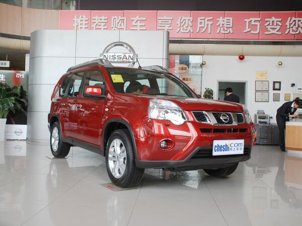 东风日产 2.5L CVT 车辆右侧45度角