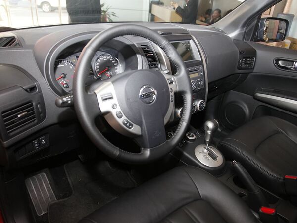 东风日产  2.5L CVT 中控台左侧