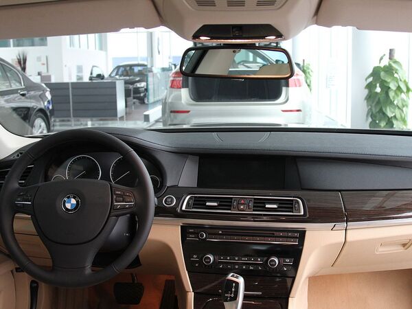 宝马(进口)  730Li 3.0L 中控台整体
