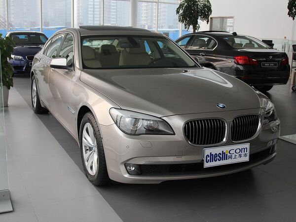 宝马(进口)  730Li 3.0L 车辆右侧45度角