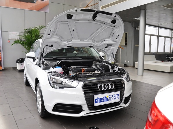 奥迪(进口) 30TFSI 1.4T 车辆发动机舱整体