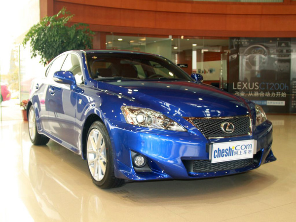 雷克萨斯 250 F-Sport 2.5 自动 车辆右侧45度角