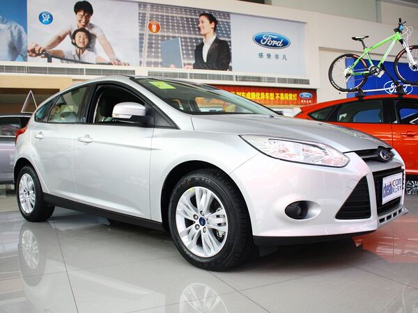 長安福特  兩廂 1.6L 自動 車輛右側(cè)45度角