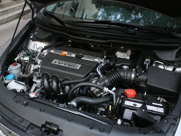 广汽本田  2.4L 自动 发动机主体特写