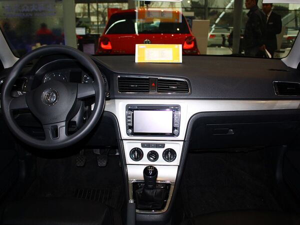 上海大众  1.6L 手动 中控台整体