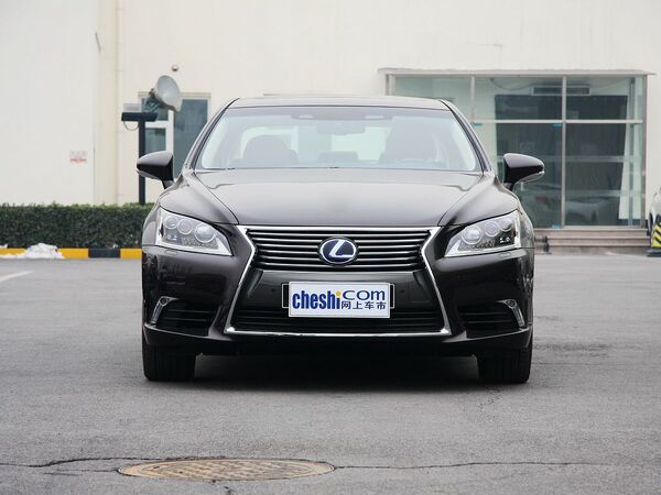 雷克萨斯  5.0L CVT 车头正面视角