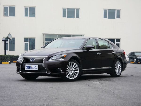 雷克萨斯  5.0L CVT 车辆左前45度视角